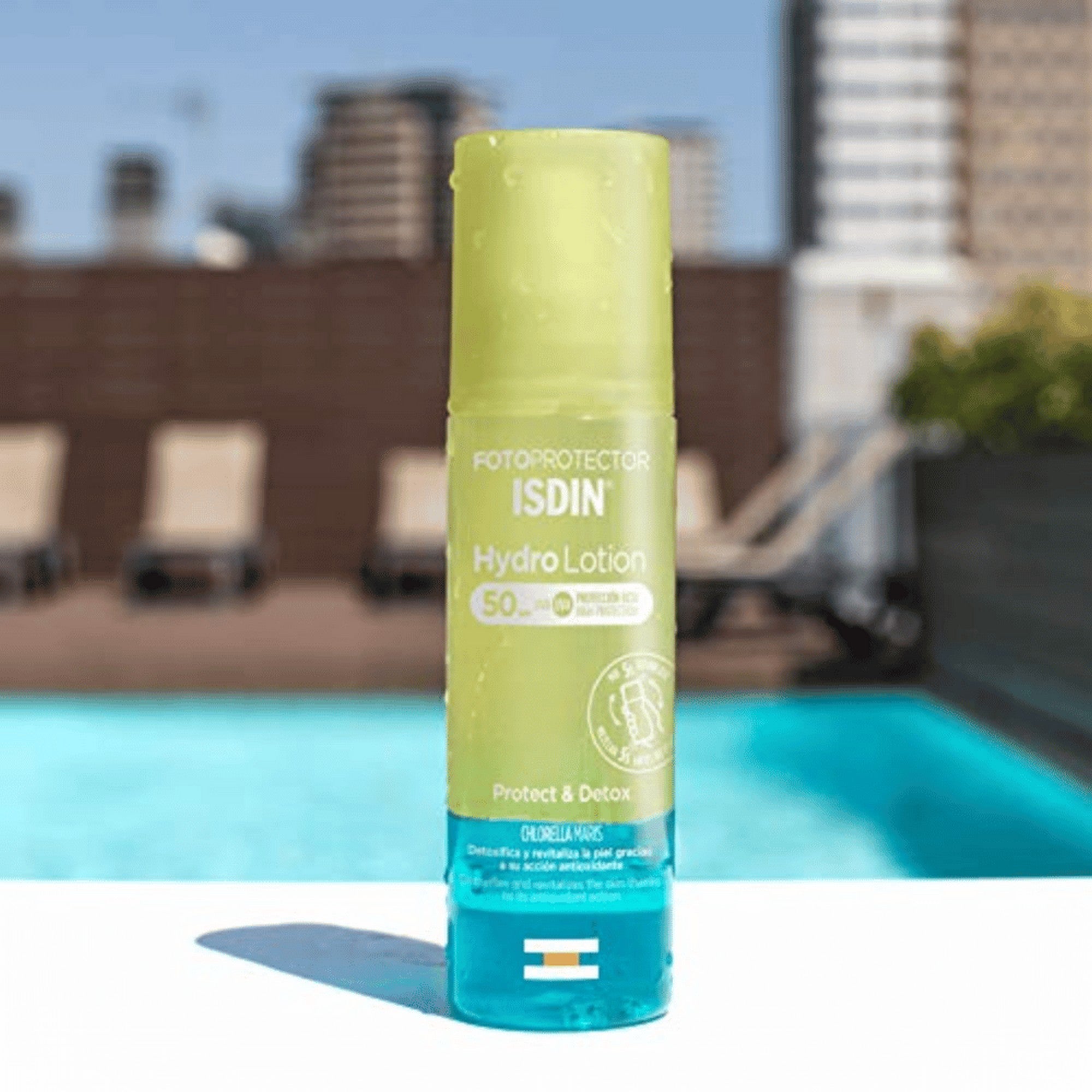 ISDIN Fotoprotector Hydro Lotion by the pool